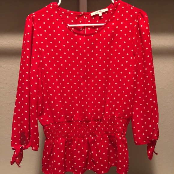 Super cute red top - Picture 1 of 4